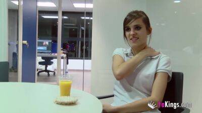 Ainara Follandose A Su Vecino - upornia.com