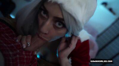 Mrs. Claus Giving The Present - upornia.com