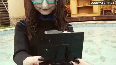 Hot Underwater Babe Emi The Mermaid - upornia.com