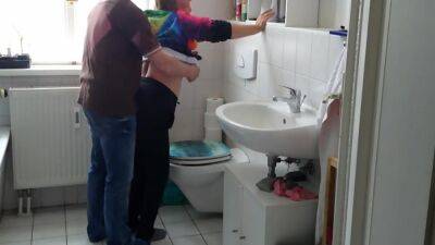 We In The Toilet - hclips.com