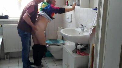 We In The Toilet - hclips.com