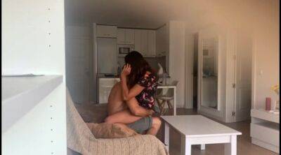 Neighboor girl came to watch Disney - hclips.com