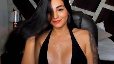 Brunette Babe Treated Fans A Sexy Cam Show - hclips.com