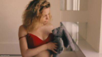 Ella Red - upornia.com