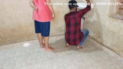 Akeli Bhabhi Ne Jawan Plumber Se Bathroom Me Apni Choot Ki Khujli Mitwayi - Queen Rima - hclips.com