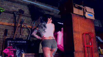 In The Garage - upornia.com