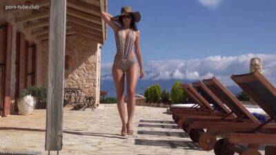 Itc - 1075 - Lauren Crist - upornia.com