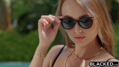 Fangirl Sia Has Passionate Affair With Her Dj Crush - upornia.com