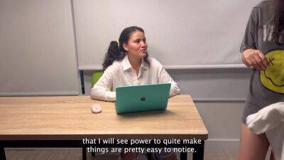 Chica Popular De La Universidad Hace Lo Que Sea Por Pasar La Materia! - hclips.com