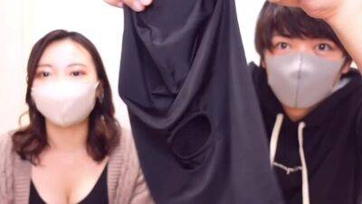 Blindfold taste test game! Japanese girlfriend tricked by him into huge facial Bukkake - xxxfiles.com - Japan