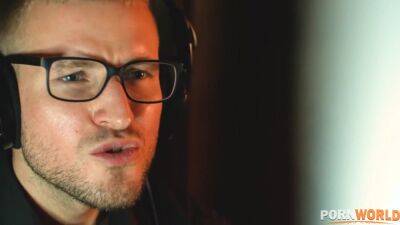 And Voyeuristic Housemate Enjoys A Happy Halloween Dping With Lissa Bon And Leo Ahsoka - upornia.com