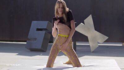 Tinny Sillvy - upornia.com