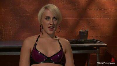 Dylan Returns - upornia.com