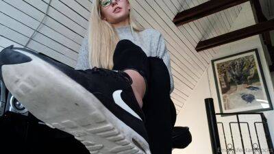 Blonde Foot Fetish on Cam - drtuber.com