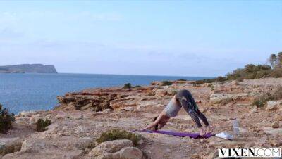 VIXEN Two Complete Strangers Have Incredible and Unexpected Sex - xxxfiles.com