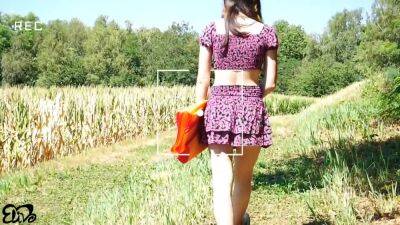 Hot Blowjob In A Cornfield - hclips.com