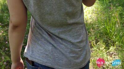 Publichno Pokazvaet Siski I Kisku Na Prirode - upornia.com