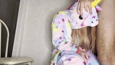 Lets Me Fuck Her Under The Tail In The Pussy - hclips.com