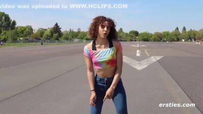 Hubsches Berliner Madchen Juli Intim Beim Masturbieren Mit Glasdildo - hclips.com