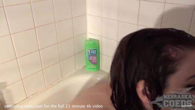 Georgous Iowa Girl Shaves Her Gash - hclips.com