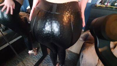 Usertreff ! Busenwunder Besamt Und Vollgekleistert Leggingsliebhaber Manni Kommt Zum Zug - hclips.com