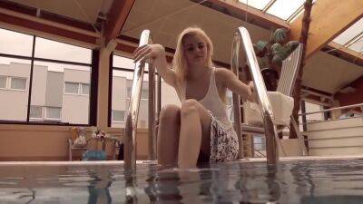 Submerged Beauties Make You Hard Underwater - upornia.com