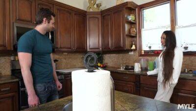 Cali Lee - Deep Clean Of The Kitchen - porntry.com