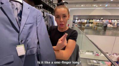 Sales Assistant Sucked In - hclips.com