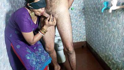 Maa Ne Bete Ko Bathroom Me Bra-panty Se Land Hilate Pakda Fir Apni Choot Chudayi - hclips.com