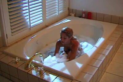 The Slutty Blonde Gets Ready And Opens Her Pussy For Deep - upornia.com