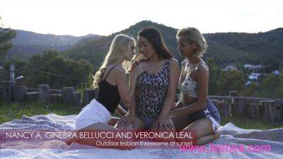 Veronica Leal - Outdoor sunset threesome Veronica Leal, Ginebra Bellucci and Nancy A - sexu.com - Czech Republic