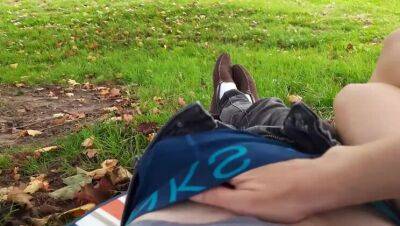 Fuck in a public park - veryfreeporn.com