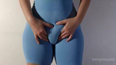 Puffy pussy girl in blue leggings and a big tits showing off. - porntry.com