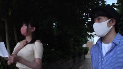 雨宿り中の肩出し清楚女子を発見！2530wwwwwwwwww - txxx.com - Japan