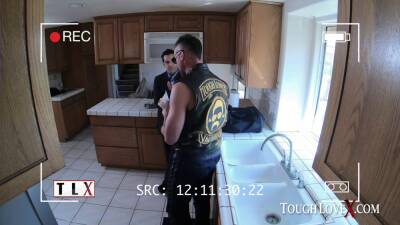 Cute spinner Avi Love catches a predator - sexu.com