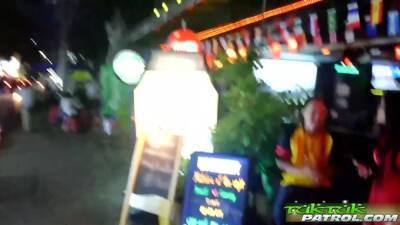 Tuktuk - Paw 2 - upornia.com