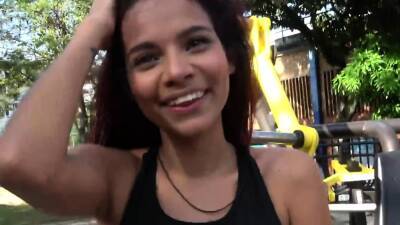 Innocent college babe wakes up for anal - icpvid.com