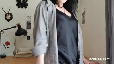 Quinn Shows Us Her Sexy Side - hclips.com