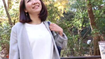 A slender wife who feels a little expensive - txxx.com - Japan