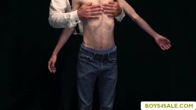 Hunk Felix show some splendid techniques - fetishpapa.com