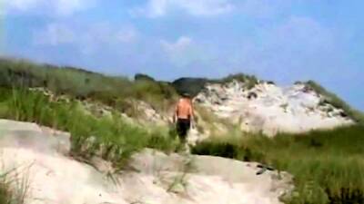 Rendezvous in the dunes with tanned daddy - icpvid.com