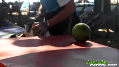 Tuktuk - Paw - upornia.com