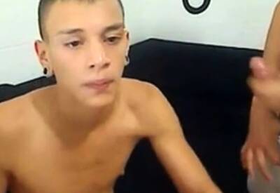 chupando y tragando semen - icpvid.com