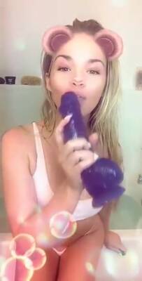Morgan Luxxx Bathtub Dildo Sucking - hclips.com