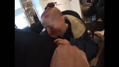 Public double blowjob: Mouthful of salty meatballs - veryfreeporn.com