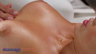 Sexy Spanish siren Medusa passionate oil soaked romantic sex - sexu.com - Brazil - Spain