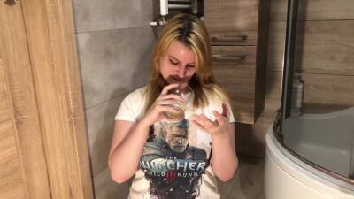 Washing Cum With Piss And Wet Play - Kinky Amy - hclips.com