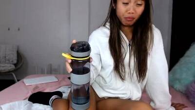 Horny amateur cam girl masturbates with her adult toy - drtuber.com - Thailand