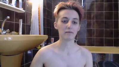 Cam Model - Showering Live - hclips.com