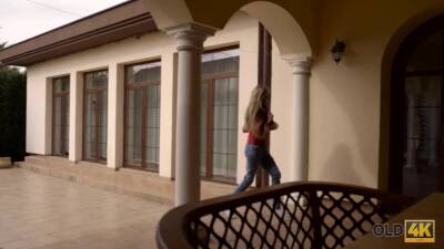 Winsome girl with ease tempts old neighbor into kinky affair - sexu.com